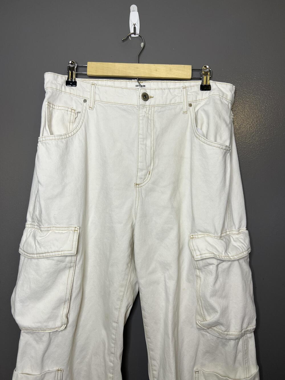 Cotton On Cargo Wide Leg Jeans Womens 10 White Light Wash Relaxed Denim